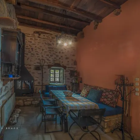 Urania Traditional Stone House וילה *