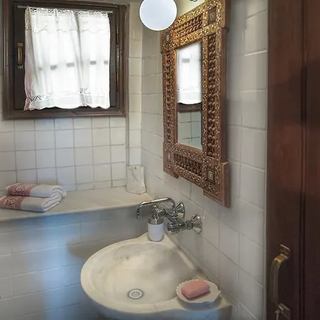 Urania Traditional Stone House Pinakátai