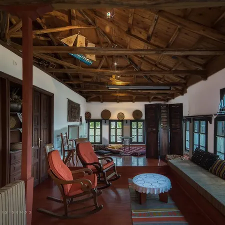 Urania Traditional Stone House וילה *