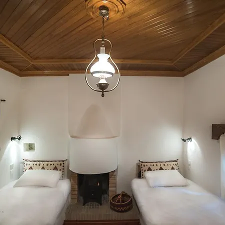 Urania Traditional Stone House וילה Pinakátai