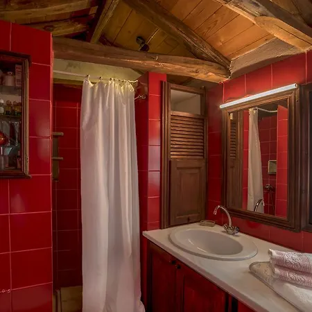 Urania Traditional Stone House וילה Pinakátai