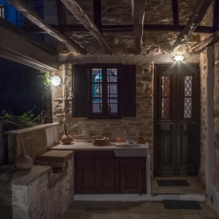 Urania Traditional Stone House וילה Pinakátai