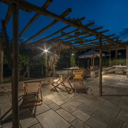 Urania Traditional Stone House Pinakátai