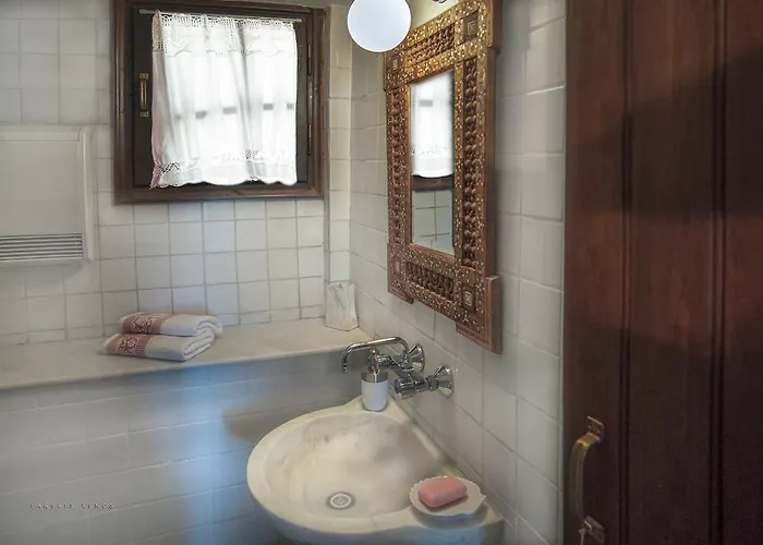 Urania Traditional Stone House Pinakátai